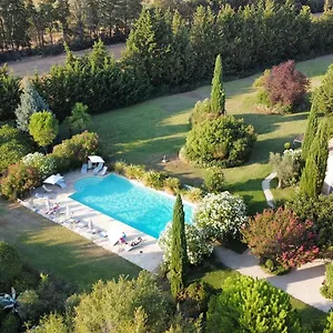 https://mas-les-fleurs-dhilaire.fr-provencehotel.com