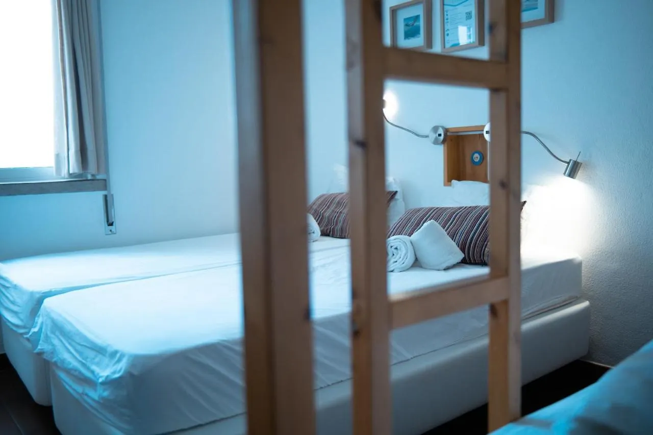 Wax Hostel FAO 0*,